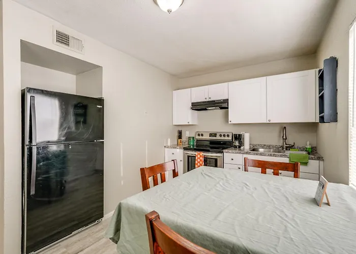2 Mi To Dtwn & Chase Field: W/ View! Holiday home